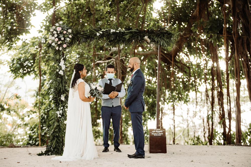 W Costa rica wedding photographer