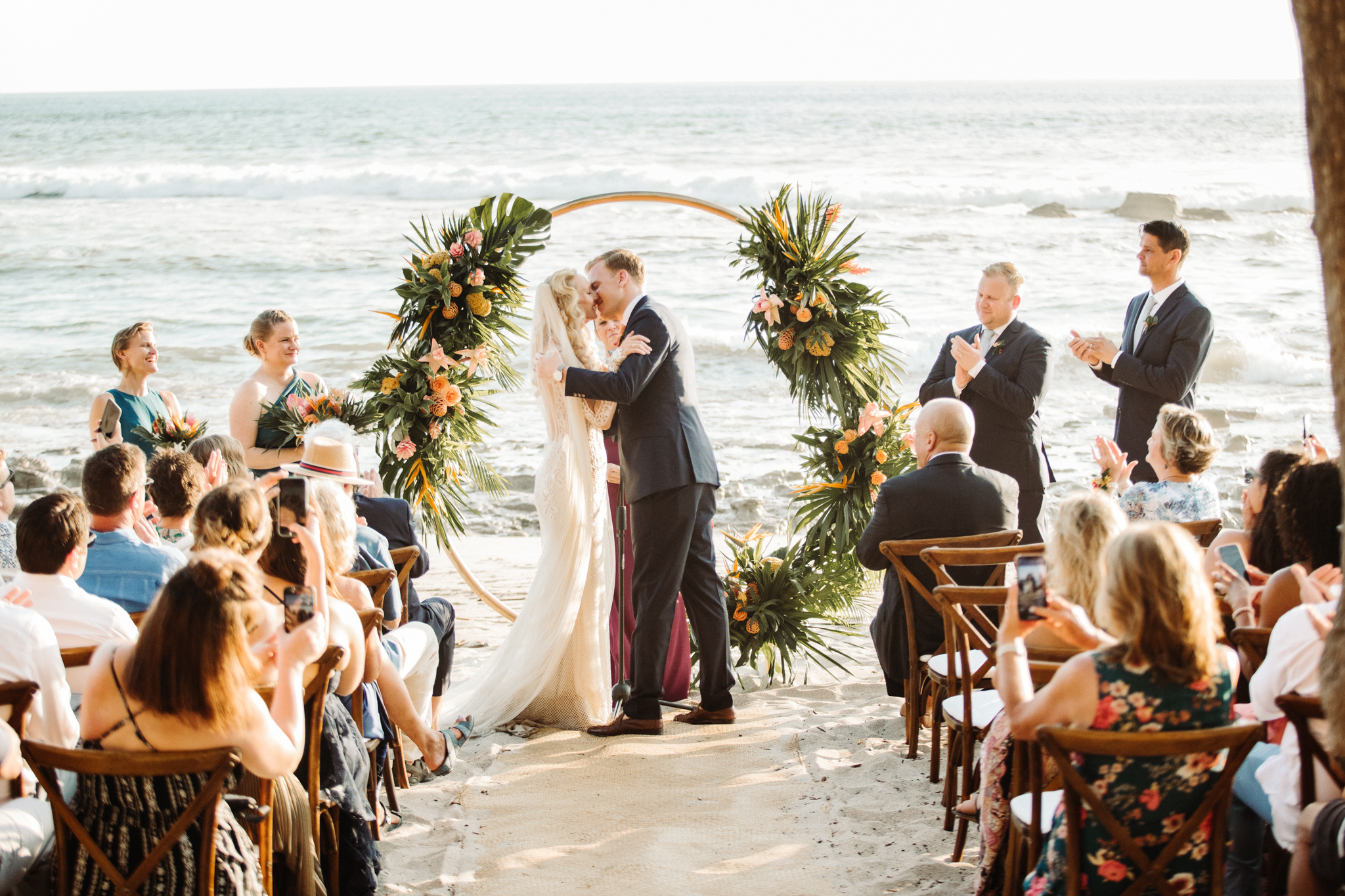 wedding first kiss