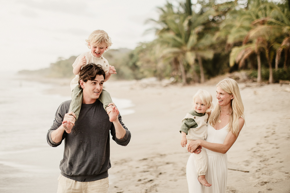 beach family photos costa rica