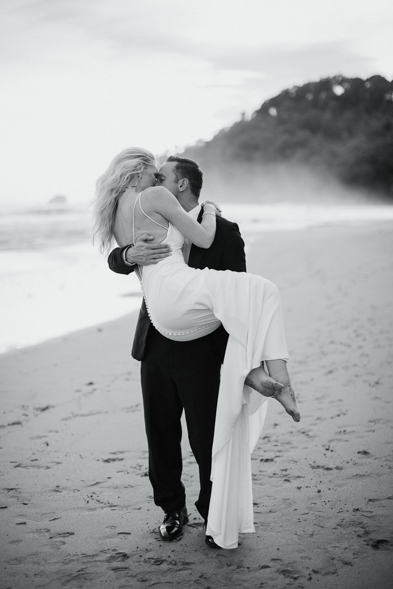 bride and groom in costa rican beach