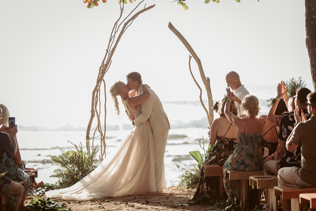 wedding first kiss