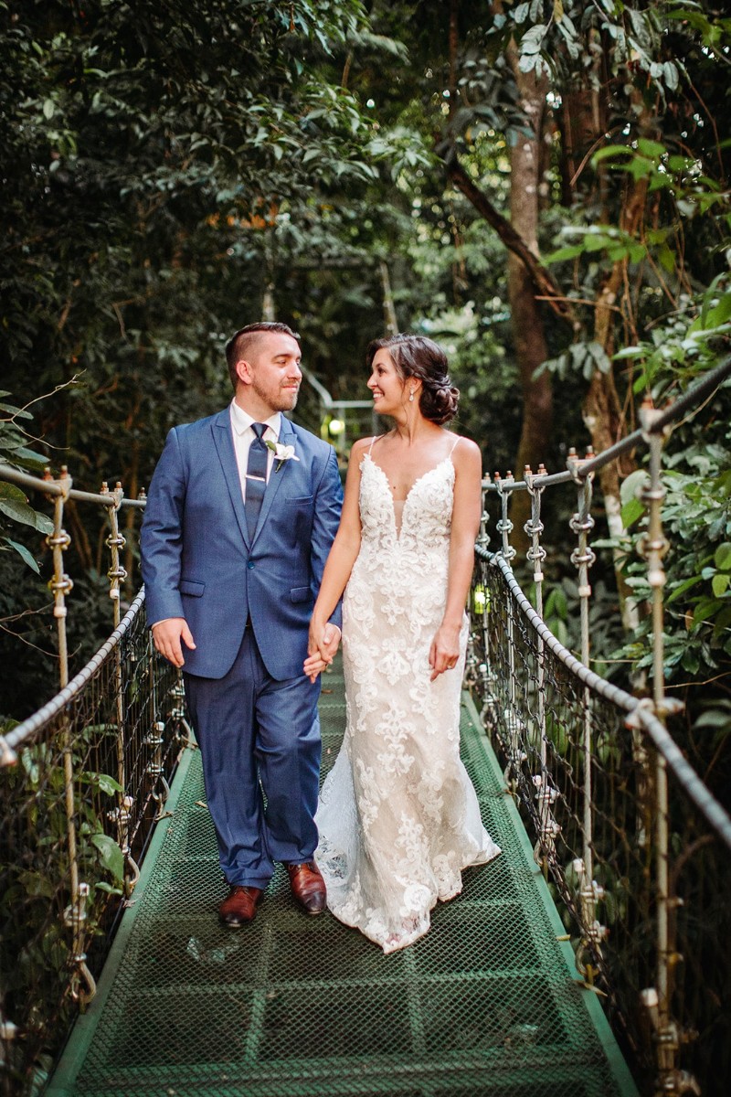 Costa Rica jungle wedding photo on a hanging bridge
